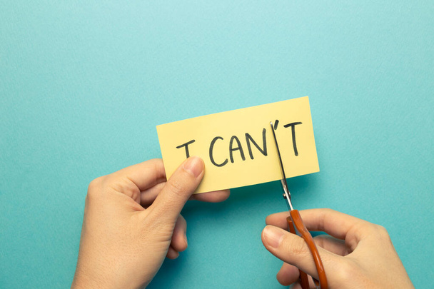 I can do it. Positive motivation concept. Remove 't' from the word 'I can't' with scissors - Фото, зображення