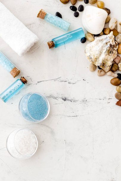 Wellness készlet tengeri só, kövek és aromaolaj. Felülnézet - Fotó, kép