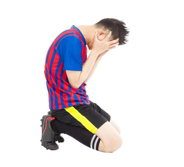 jugador de fútbol tirado arrodillado
 - Foto, Imagen