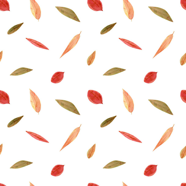 Patrón de acuarela inconsútil con hojas de otoño verdes, marrones, rojas, amarillas, naranjas para tela, decoración, plantilla - Foto, Imagen