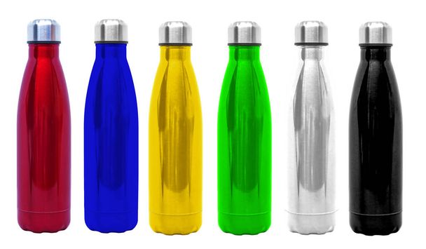 Bottiglie d'acqua termo in acciaio o alluminio. Bottiglia di metallo riutilizzabile in rosso, blu, verde, giallo, nero e alluminio. - Foto, immagini