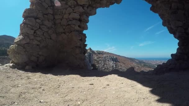 Castillo ruina en Paleo Pili un lugar histórico en la isla de Kos en Grecia. - Metraje, vídeo