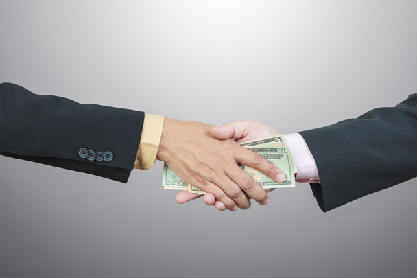 zakenman hand en geld naar andere voor corruptie concept - Foto, afbeelding