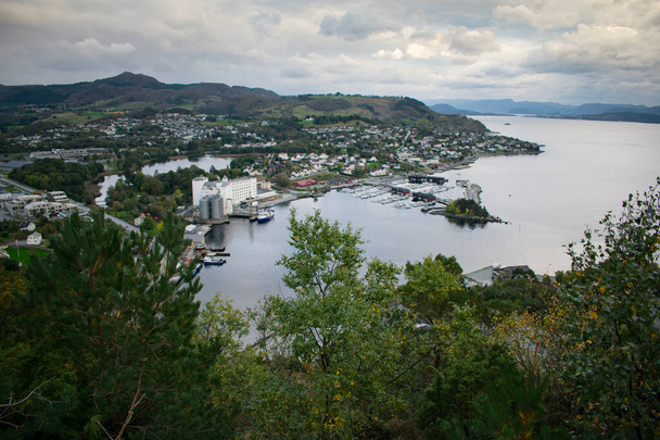 Pueblo pesquero de Noruega por Stavanger - Tau Noruega - Foto, Imagen