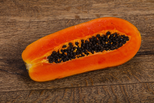 Deliciosa fruta madura papaya en rodajas
 - Foto, imagen