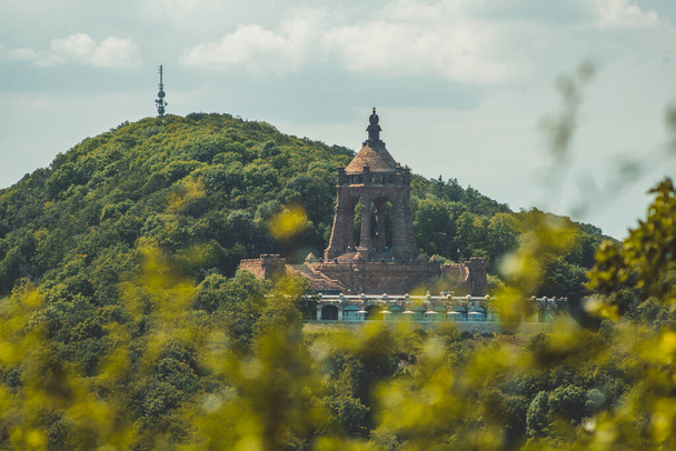 Emperor William Monument on top of Wittekindsberg near the city of Porta Westfalica, North Rhine Westphalia, Germany - Φωτογραφία, εικόνα