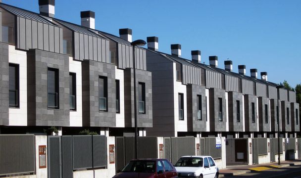 Блоки квартир і таунхаусів у Бургосі (Іспанія).. - Фото, зображення