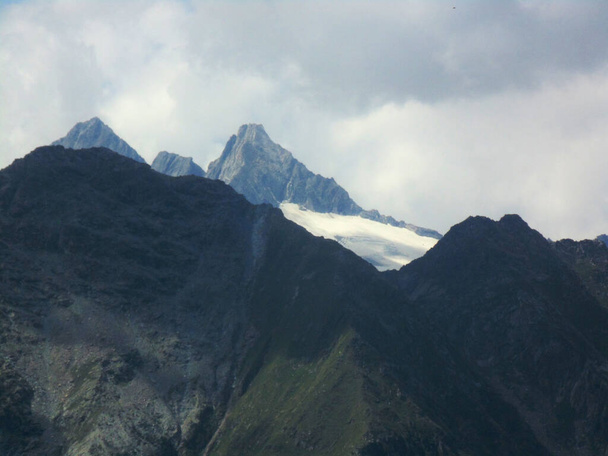 Alpine mountains with snow 2 - Foto, immagini