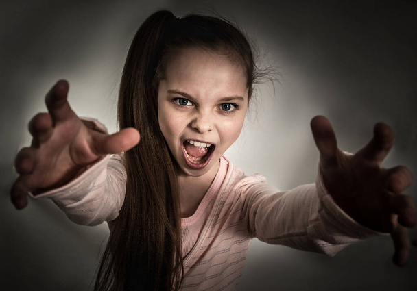 little girl screaming and pulling her hands.  Emotions. - Фото, изображение