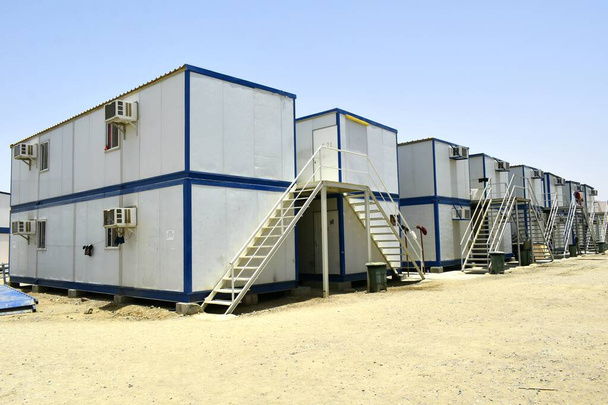 Portacabin. Tragbare Wohn- und Bürokabinen. Arbeitslager. Porta Hütte. kleine Behelfsunterkünfte: Maskat, Oman - 08-10-2020 - Foto, Bild