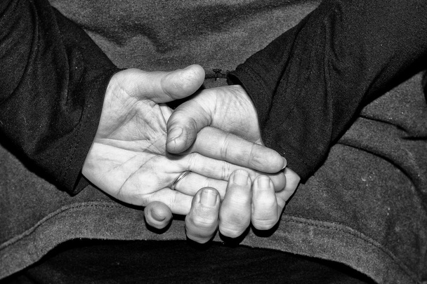 starý bývalý žena překřížené ruce - Fotografie, Obrázek