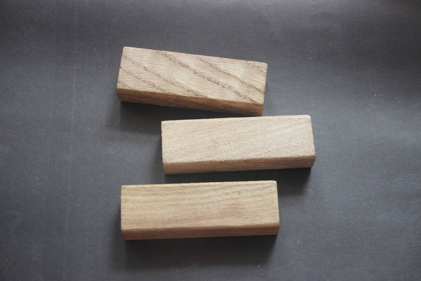 Business concept: Stap voor succes in business model met drie houten blokken - Foto, afbeelding