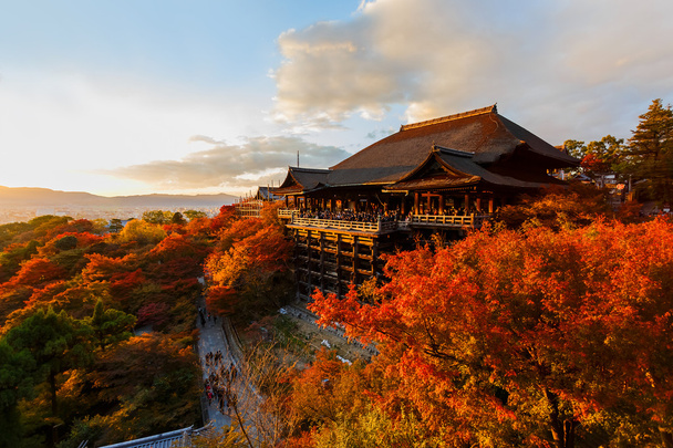 Kiyomizu-deran temppeli Kiotossa
 - Valokuva, kuva