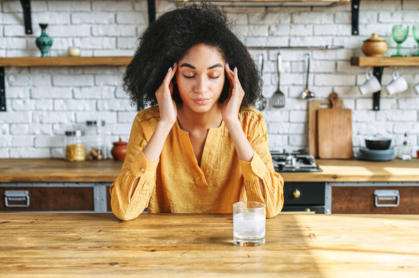 An african-american woman has headache - Фото, зображення