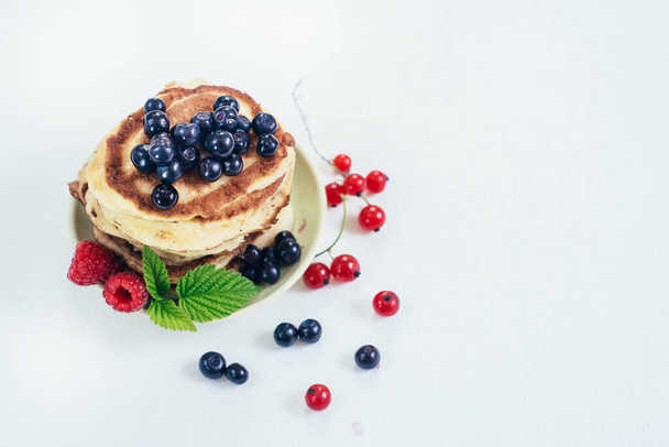 Sweet pancakes with blueberry. Copy space - Zdjęcie, obraz
