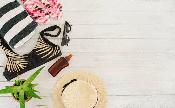 Summer vacation, travel, holiday, beach concept. Sun hat, sunglasses on white wooden board. Top view, copy space. Flat lay mock up - Fotografie, Obrázek