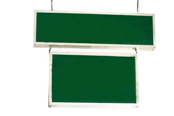 Banners verdes pendurados no teto com Clipping Path.jpg - Foto, Imagem