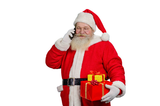 Santa Claus hablando por celular. - Foto, Imagen