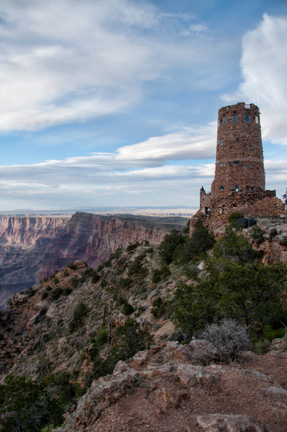 Desert View Watchtower sijaitsee Grand Canyonin kansallispuiston eteläreunalla, Arizona, Yhdysvallat - Valokuva, kuva