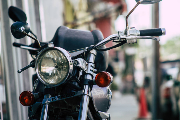 Closeup of a motorcycle rolling in the streets of the city center of the metropolitan area - Foto, immagini