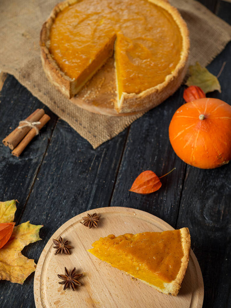 Традиционный тыквенный пирог на День Благодарения - Фото, изображение