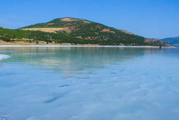 Turchese lago Salda Burdur Turchia. Spiaggia ricca di minerali bianchi. - Foto, immagini