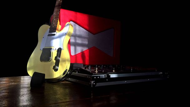 Guitarra eléctrica, amplificador de guitarra y efectos de guitarra - Foto, imagen