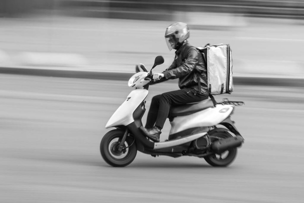 Blur, Couriers carry out orders for the delivery of goods - Foto, imagen
