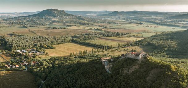 Szigliget 'in güzel hava manzarası - Fotoğraf, Görsel