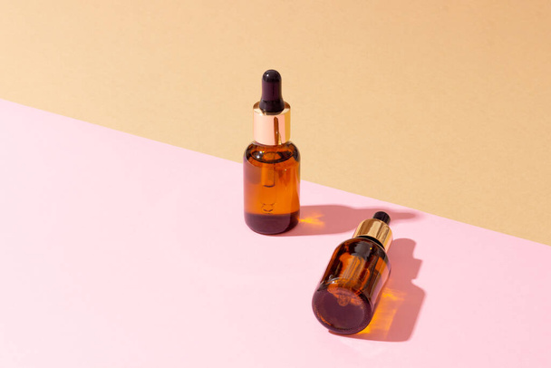 A set of amber bottles for essential oils and cosmetics. Glass bottle. Dropper, spray bottle - Valokuva, kuva