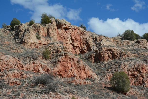 Bright winter vista on scenic rock formations in the Verde Canyon region of northern Arizona. - Фото, зображення