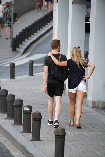 Couple walking in the street - Foto, immagini