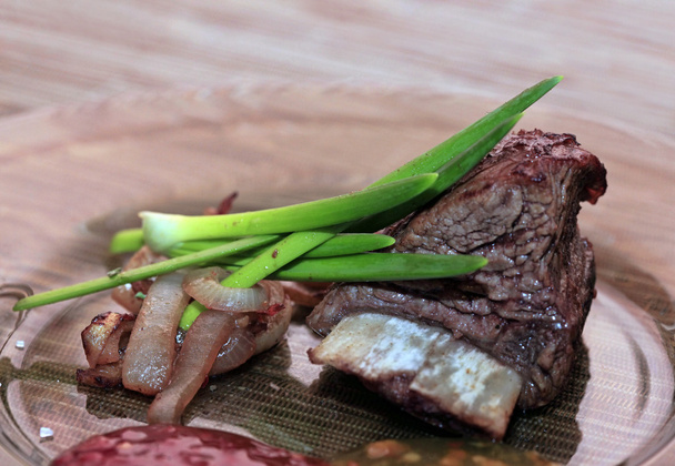 Смажене м'ясо червоної яловичини
 - Фото, зображення