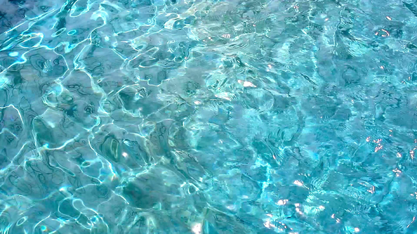 νερό της πισίνας με μπλε χρώμα - Πλάνα, βίντεο
