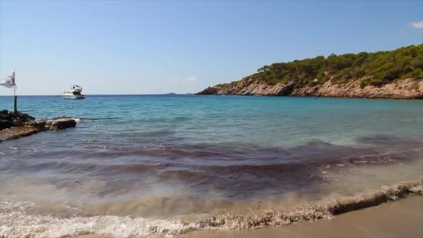 καλοκαιρινή παραλία σε ηρεμία - Πλάνα, βίντεο