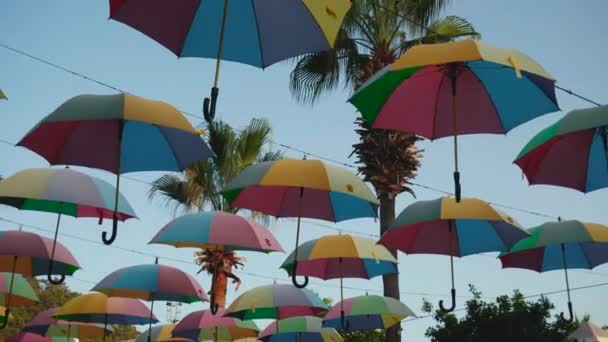 Dekoracja kolorowe parasole - Materiał filmowy, wideo