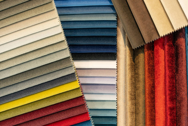 Каталог зразків різнокольорової тканини. Тло текстильної промисловості
.  - Фото, зображення