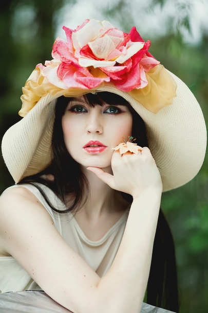 Beautiful girl in a hat - Foto, Imagem
