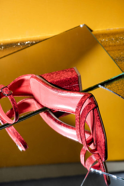 elegant pink snakeskin heeled sandals on mirror surface - Fotografie, Obrázek