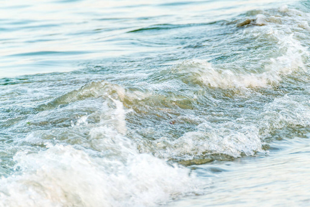A beautiful closeup shot of sea waves hitting the shore - Foto, imagen