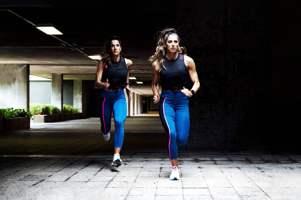 Caucasian sporty sisters running during the outdoors workout - Fotografie, Obrázek