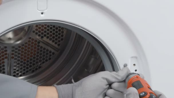 крупным планом съемка стиральной машины в сервисном центре - Кадры, видео