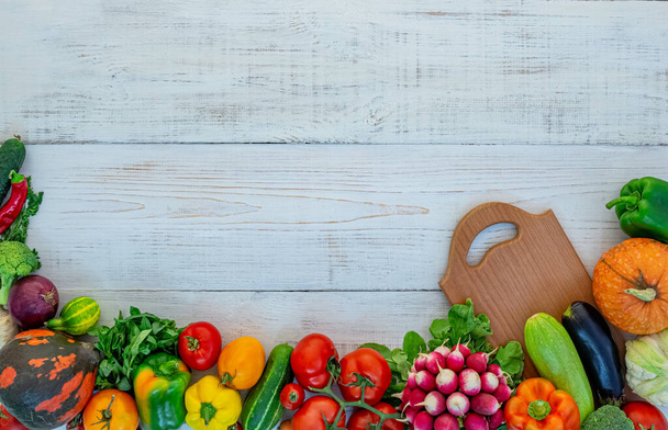 vegetables on white wooden background with cutting board - Φωτογραφία, εικόνα