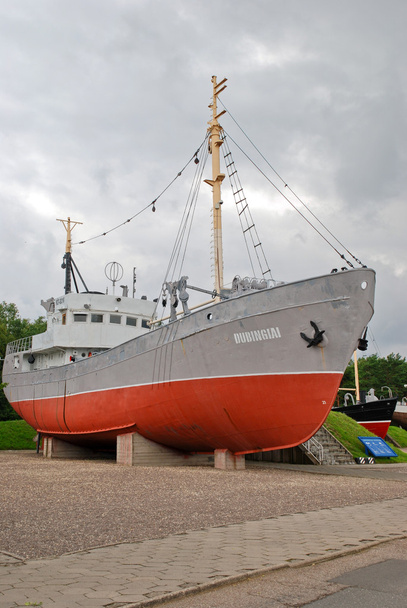 Arrastão perto do museu lituano do mar
 - Foto, Imagem