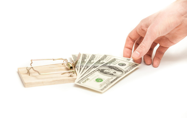 Photo sur blanc d'hommes prenant de l'argent dans un piège à souris
 - Photo, image