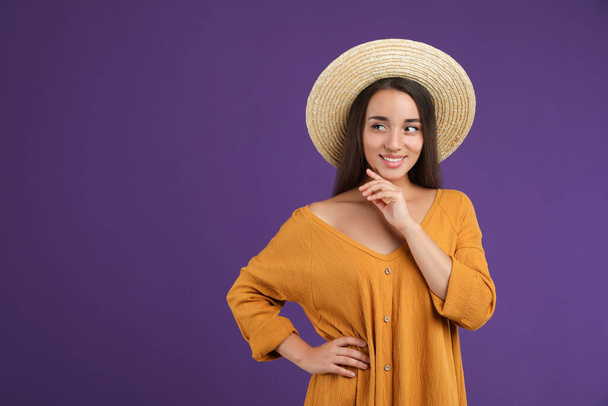 Young woman wearing stylish dress on purple background. Space for text - Φωτογραφία, εικόνα