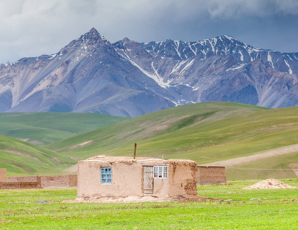 Όμορφη θέα των βουνών Pamir στην περιοχή Sary-Mogul - Φωτογραφία, εικόνα