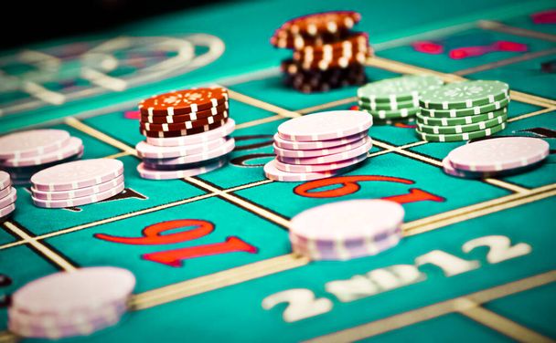 Vedonlyönti ja pelaaminen rulettia kasino, uhkapeli mainos - Valokuva, kuva