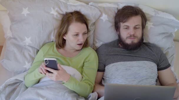 Married couple in bed - Кадры, видео