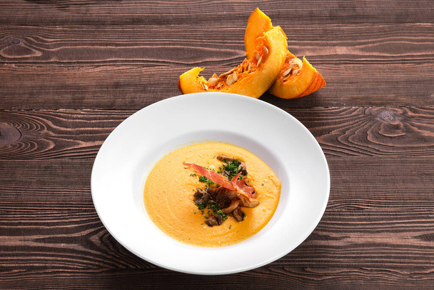 Pumpkin soup puree with bacon - Foto, Bild